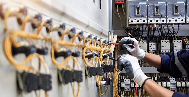 Professional Electrician technician working in Heidelberg, TX
